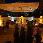 Отель Rustic Caves