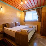 Rustic Caves Отель *