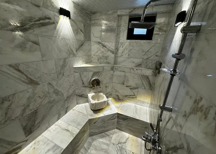 Rustic Caves Hotel *